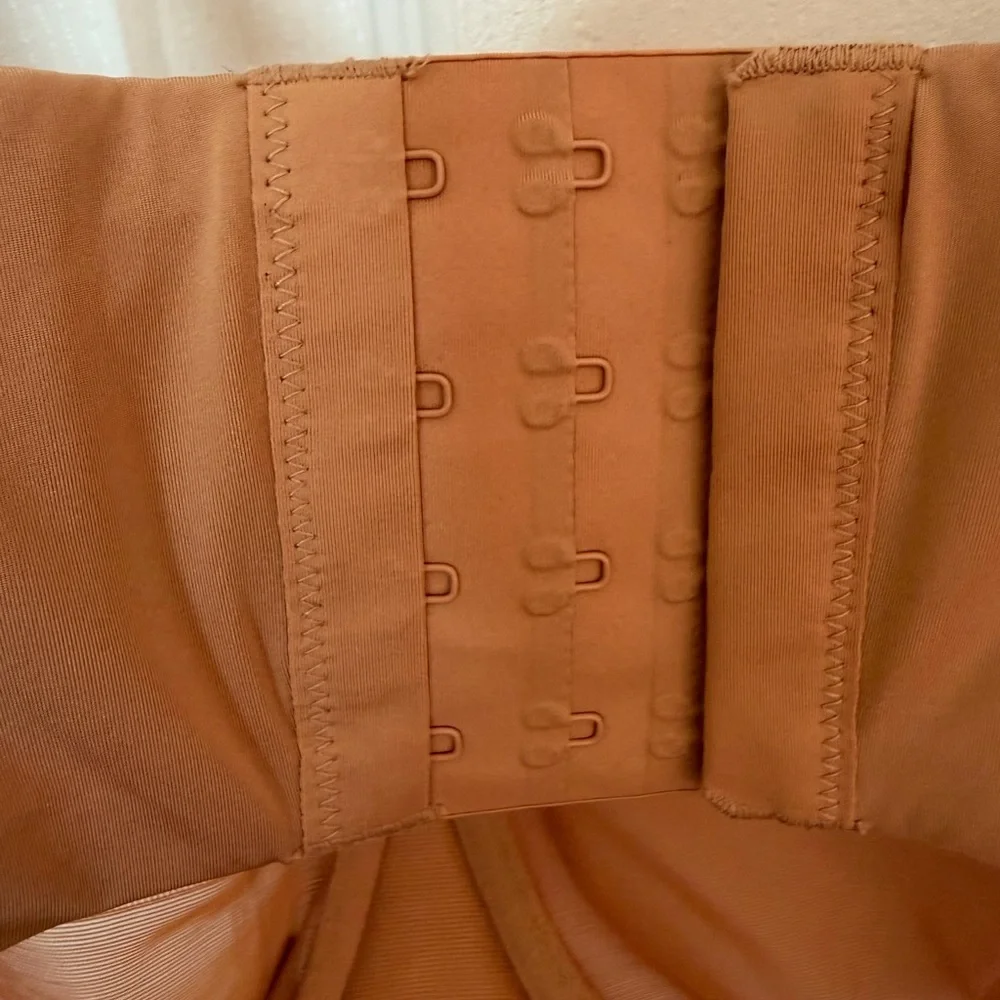 SKIMS No Show Molded Unlined Balconette Bra – Ochre – NWT – 36DDD - Picture 7 of 7